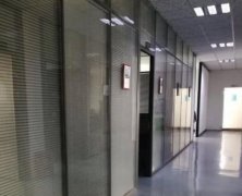 青島神龍大廈辦公室隔斷屏風(fēng)設計安裝
