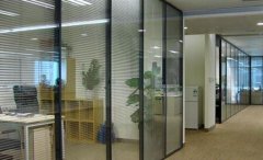青島曼哈頓廣場(chǎng)現代簡(jiǎn)約辦公室隔斷屏風(fēng)