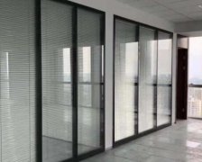 青島文化創(chuàng  )意有限公司定做安裝辦公屏風(fēng)隔斷